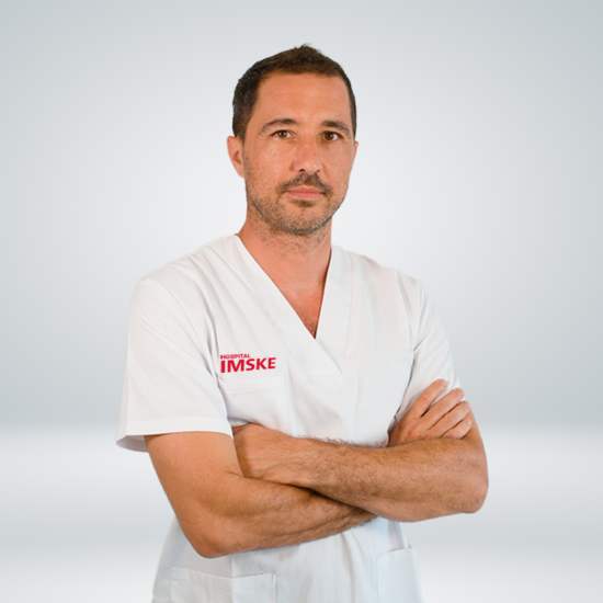 El Dr. Pedro Castells es rehabilitador licenciado en Medicina y Cirugía en la Universidad de Valencia, realizando su residencia en la Université de Lausanne en Suiza. Durante su carrera el Dr. Castells ha adquirido experiencia en la rehabilitación infantil y la terapia neural avanzada. El doctor domina el castellano, inglés, francés y valenciano. Hospital Ribera IMSKE es un hospital de traumatología y rehabilitación situado en Valencia. Es una institución médica líder en la prevención, el diagnóstico y el tratamiento de enfermedades musculoesqueléticas. Avalado por un equipo multidisciplinar de más de 100 profesionales altamente cualificados y especializados, Ribera IMSKE consolida su posición como centro de excelencia en el sector de la medicina y ofrece al paciente la cobertura de todas las especialidades musculoesqueléticas. La traumatología y la rehabilitación eso nuestras pasiones, y el compromiso y el cuidado sin límites con el paciente, nuestra prioridad.