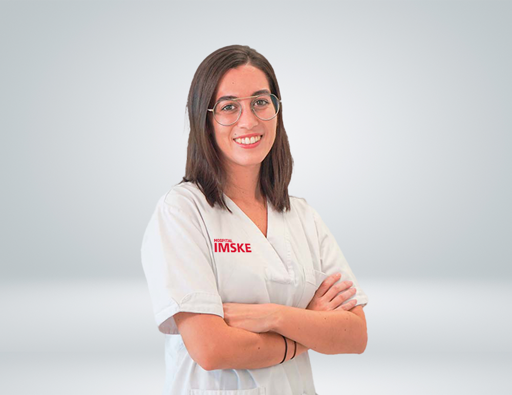 Elisa Vicente. Enfermera. Hospital Ribera IMSKE es un hospital de traumatología y rehabilitación situado en Valencia. Es una institución médica líder en la prevención, el diagnóstico y el tratamiento de enfermedades musculoesqueléticas. Avalado por un equipo multidisciplinar de más de 100 profesionales altamente cualificados y especializados, Ribera IMSKE consolida su posición como centro de excelencia en el sector de la medicina y ofrece al paciente la cobertura de todas las especialidades musculoesqueléticas. La traumatología y la rehabilitación eso nuestras pasiones, y el compromiso y el cuidado sin límites con el paciente, nuestra prioridad.