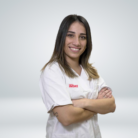 Andrea Sánchez Aux. de Enfermería. Hospital Ribera IMSKE es un hospital de traumatología y rehabilitación situado en Valencia. Es una institución médica líder en la prevención, el diagnóstico y el tratamiento de enfermedades musculoesqueléticas. Avalado por un equipo multidisciplinar de más de 100 profesionales altamente cualificados y especializados, Ribera IMSKE consolida su posición como centro de excelencia en el sector de la medicina y ofrece al paciente la cobertura de todas las especialidades musculoesqueléticas. La traumatología y la rehabilitación eso nuestras pasiones, y el compromiso y el cuidado sin límites con el paciente, nuestra prioridad.