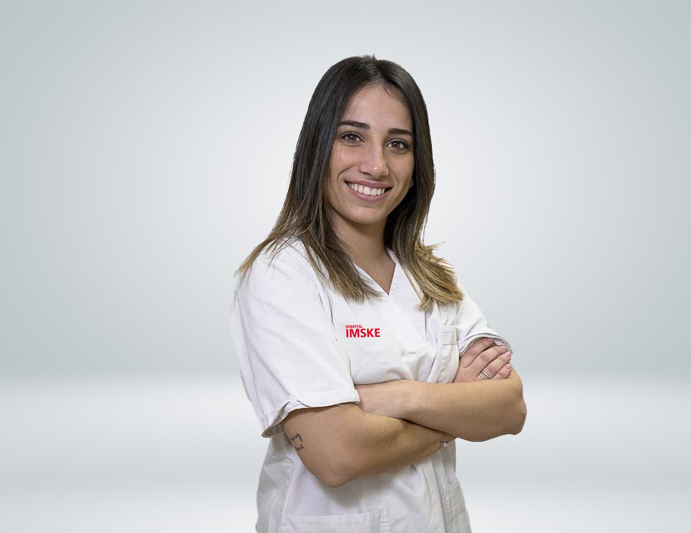 Andrea Sánchez Aux. de Enfermería. Hospital Ribera IMSKE es un hospital de traumatología y rehabilitación situado en Valencia. Es una institución médica líder en la prevención, el diagnóstico y el tratamiento de enfermedades musculoesqueléticas. Avalado por un equipo multidisciplinar de más de 100 profesionales altamente cualificados y especializados, Ribera IMSKE consolida su posición como centro de excelencia en el sector de la medicina y ofrece al paciente la cobertura de todas las especialidades musculoesqueléticas. La traumatología y la rehabilitación eso nuestras pasiones, y el compromiso y el cuidado sin límites con el paciente, nuestra prioridad.