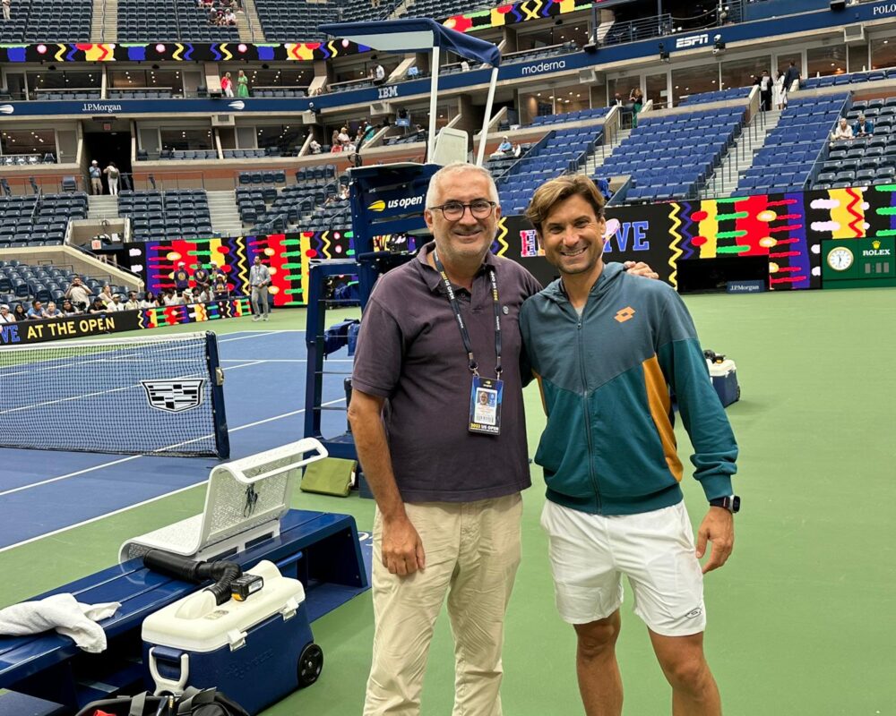 El doctor Ignacio Muñoz, de Ribera IMSKE, con David Ferrer, ex-jugador de tenis.