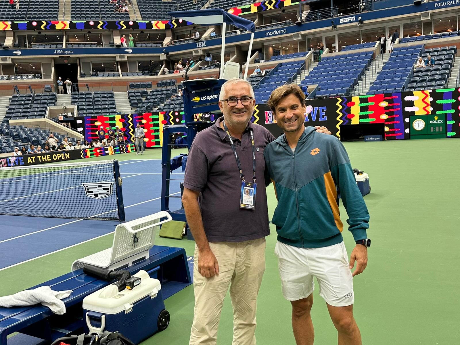 El doctor Ignacio Muñoz, de Ribera IMSKE, con David Ferrer, ex-jugador de tenis.