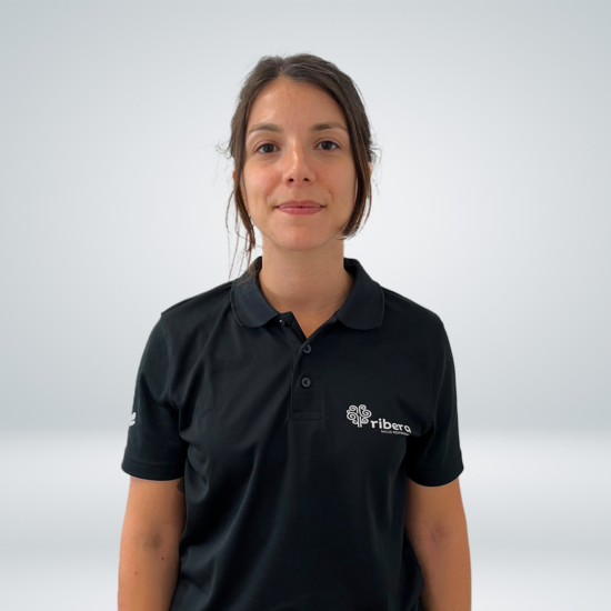 Flavia Constantino es fisioterapeuta especializada en la valoración y tratamiento de patologías musculoesqueléticas y en la recuperación funcional de los pacientes. Se incorpora al equipo de Ribera IMSKE con un enfoque centrado en la atención personalizada, la evidencia científica y la mejora de la calidad de vida de cada persona.